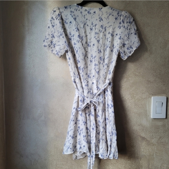 REFORMATION ELLWOOD WRAP DRESS FLORAL BLUE WHITE - Picture 4 of 6